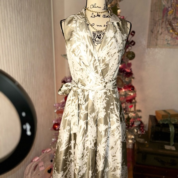 Jessica Howard - Picture 4 of 8